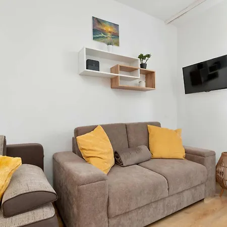 Cozy With A View Of The Forest And The Sea In By Renters Apartment Gdynia